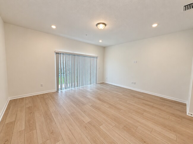 Foto del edificio - Harbor Square townhome home