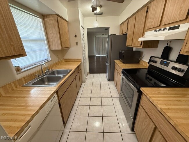 Foto del edificio - 2504 Lakeview Dr