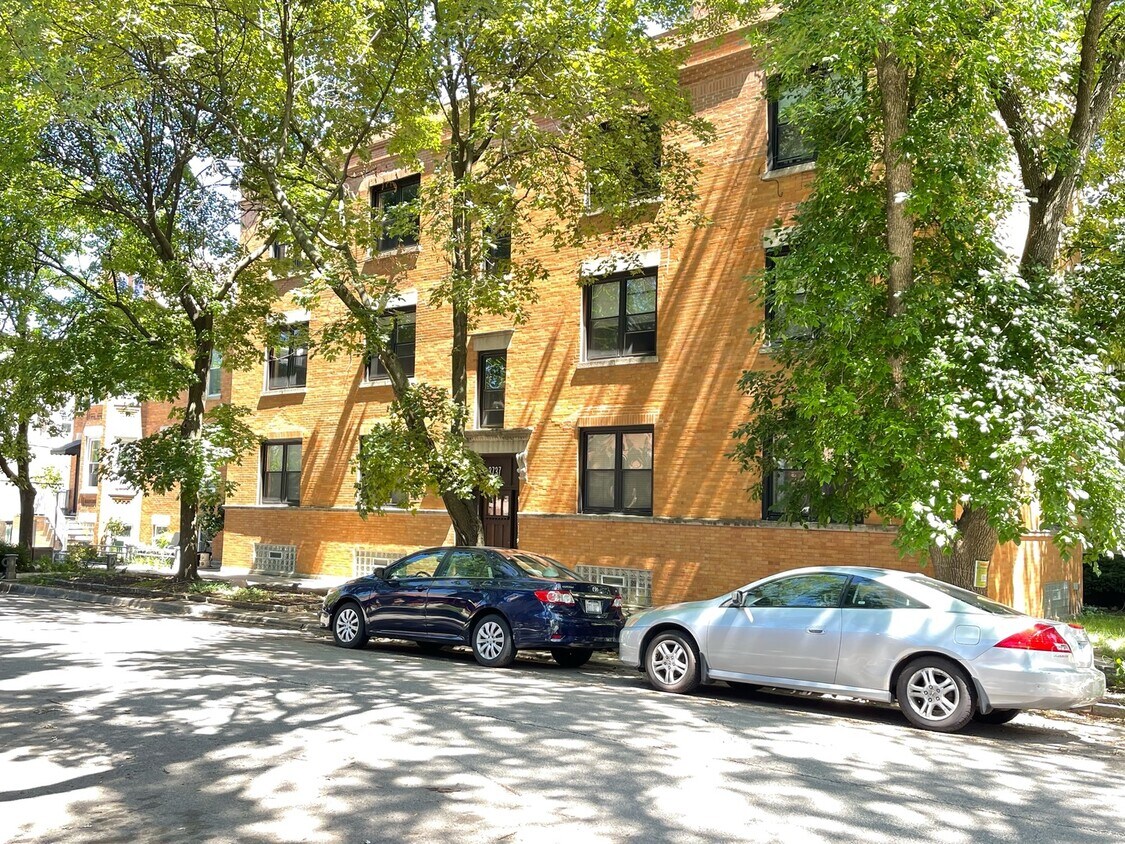 3737 N Leavitt St Unit 1S, Chicago, IL 60618 Condo for Rent in
