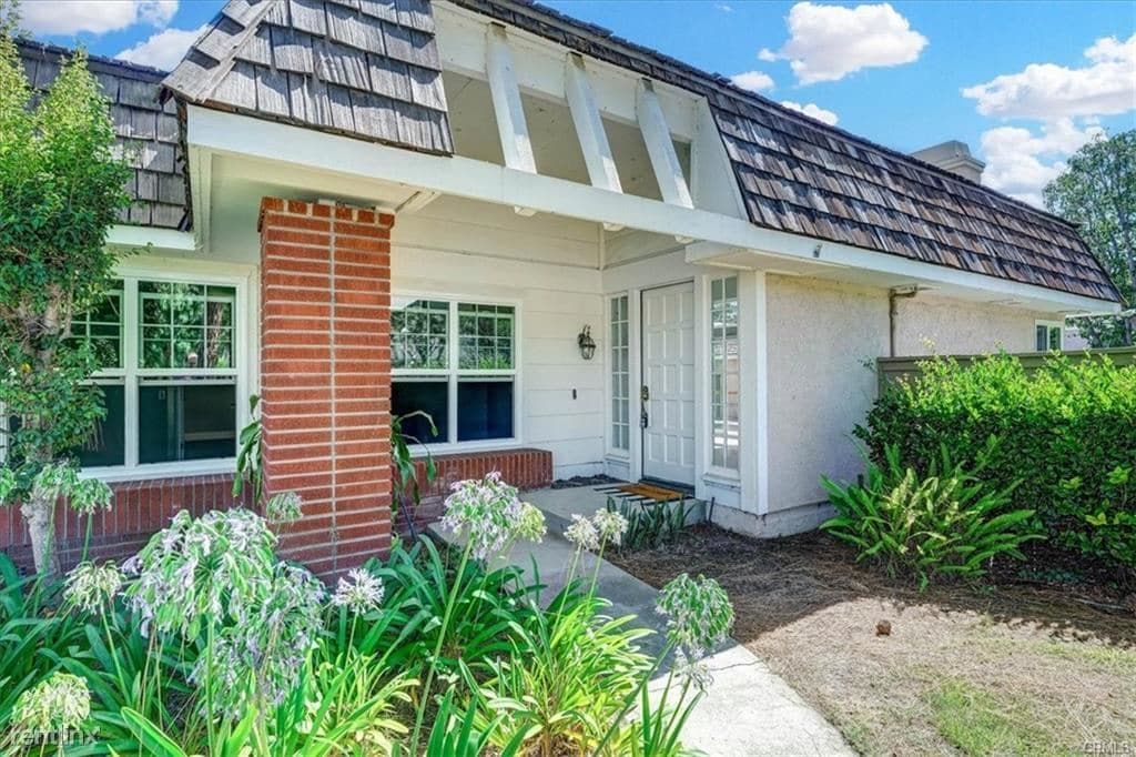 Primary Photo - 3 br, 2 bath Condo - 100 E Yale Loop