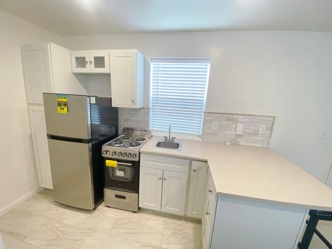 Building Photo - 1105 S State St