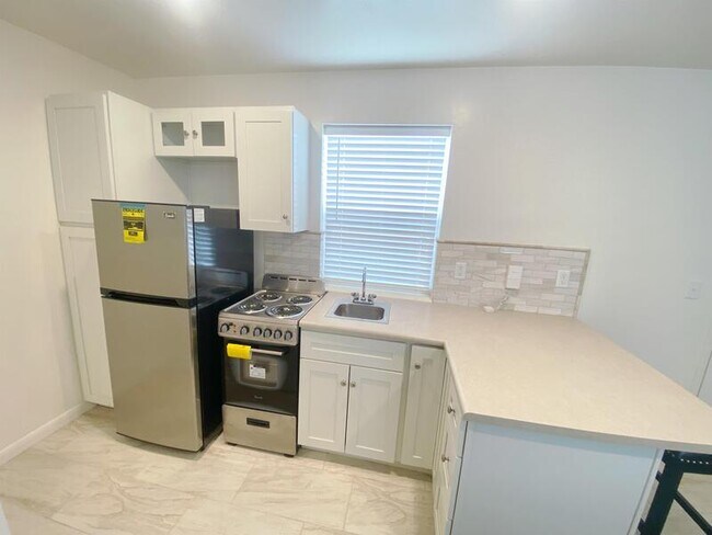 Foto del edificio - 1105 S State St