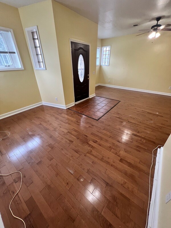 Photo - 3103 E Marshall St Apartment