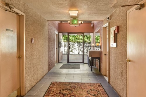 Foto del edificio - Melrose East Condominiums - 2 bedrooms