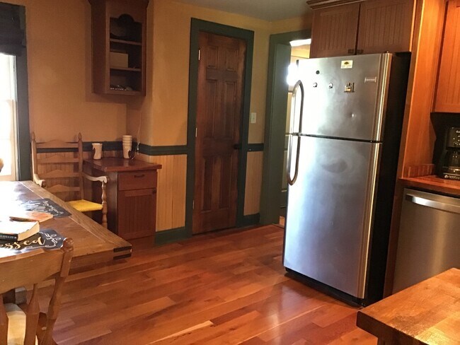 Building Photo - 4 BR 2 BA house in downtown Lexington