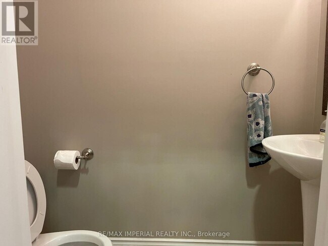 Photo du bâtiment - 203 Finch Ave E