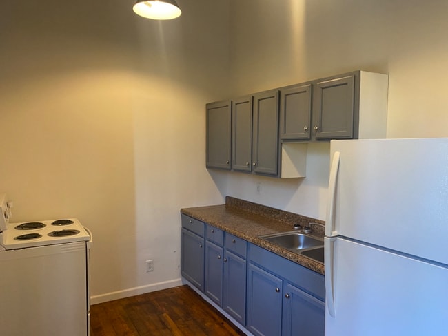 Building Photo - 1415 Kemper St