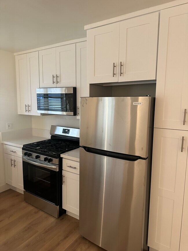 Foto del edificio - 8231 De Longpre Ave