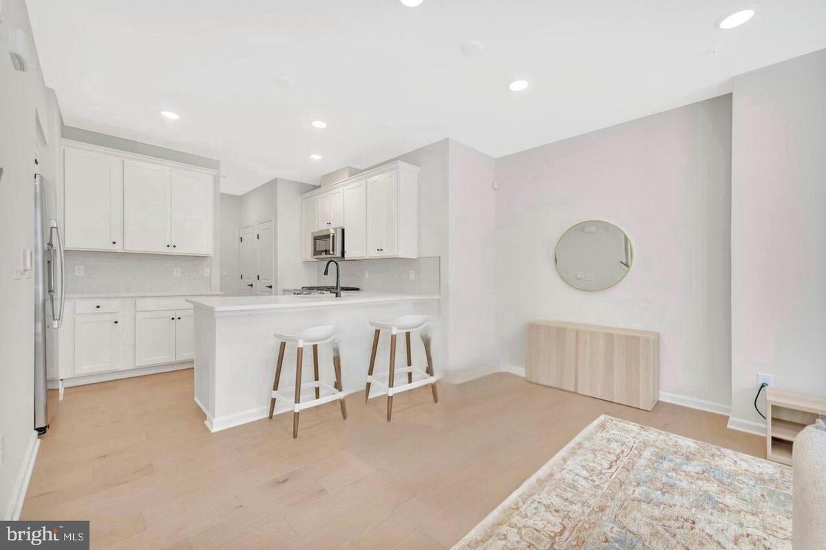 Foto del edificio - 606 Parker Blvd