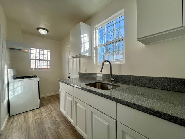 Photo - 6200-6202 Apartment