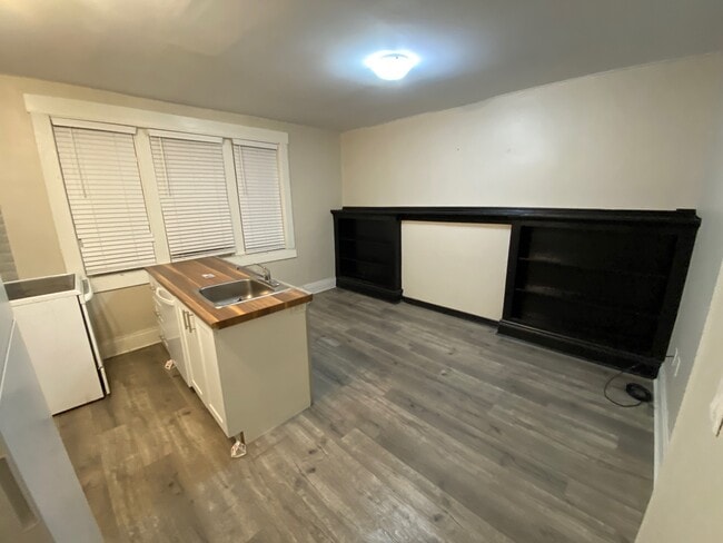 Building Photo - 128 Carrick Ave