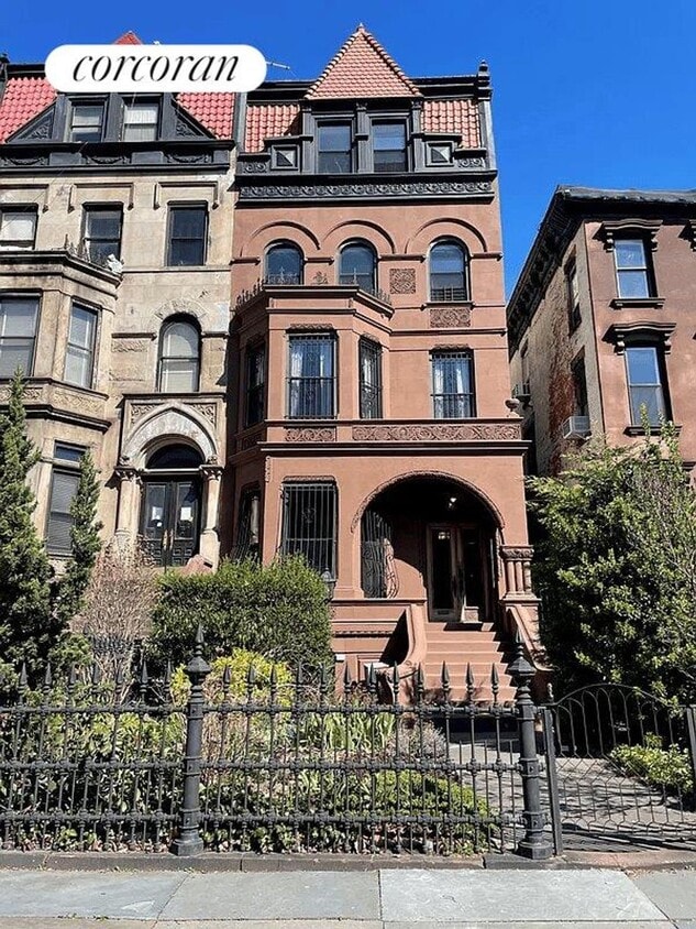 Primary Photo - 109 MacDonough St