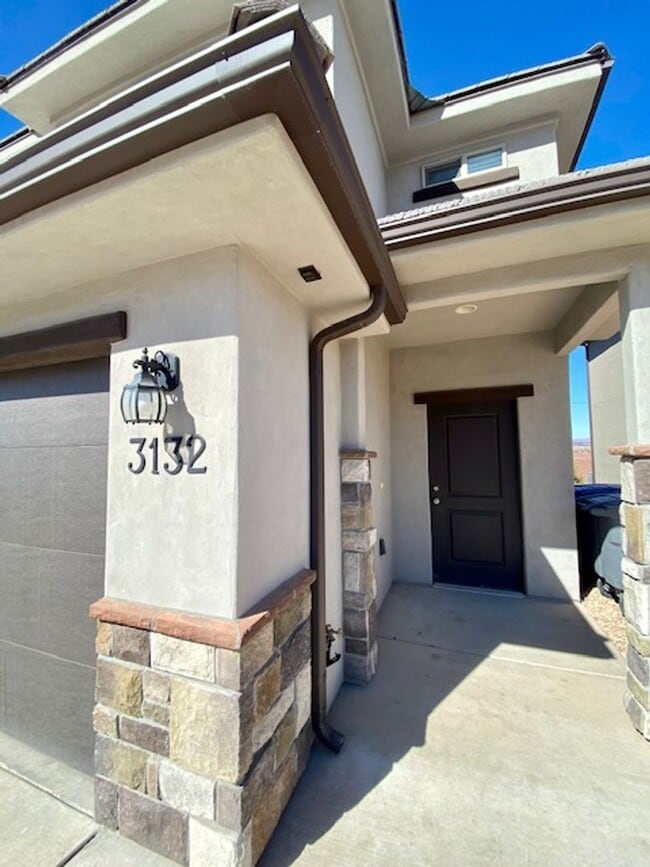 Foto del edificio - SPACIOUS TOWNHOME FOR RENT!