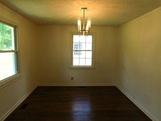 Building Photo - Single Family Home Just Minutes From MCAS Cherry Point!