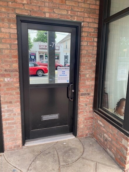 Building Photo - 70 Broadway