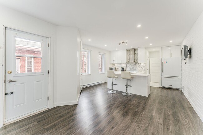 Photo du bâtiment - 824 Av Av du Mont-Royal E,