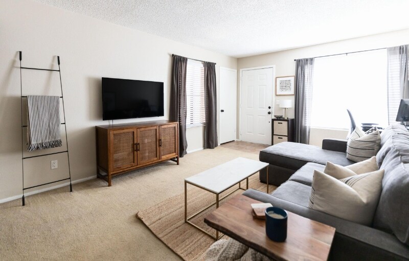 Foto principal - 700 E Mesquite Cir