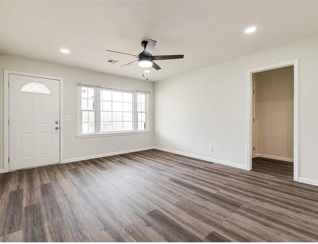 Building Photo - 2813 Pembroke Terrace