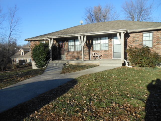 Building Photo - BEAUTIFUL DUPLEX BASEMENT  GARAGE