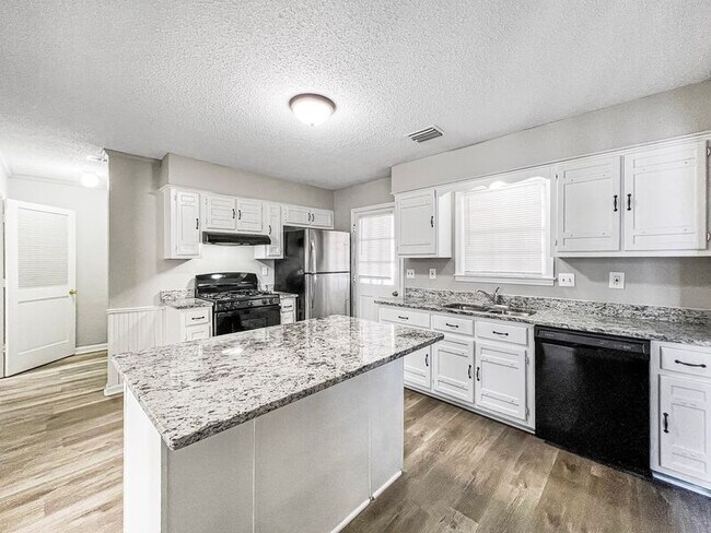 Foto del edificio - 7457 Greenbrook Pkwy