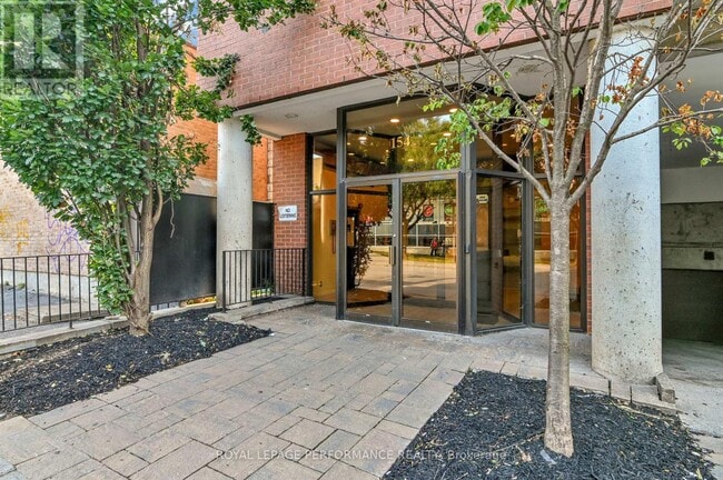 Building Photo - 154 Nelson St