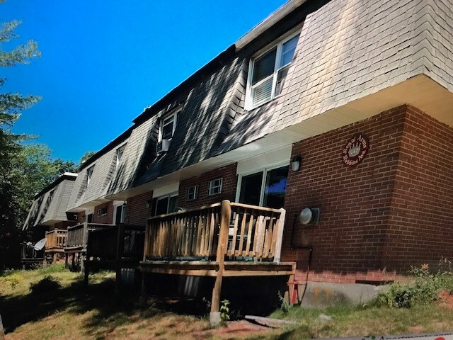 Side - 657 Robbins Ave