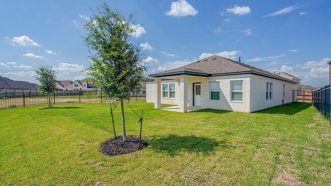 Building Photo - 27327 Blue Pool Dr