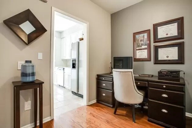 Foto del edificio - 4242 Travis St