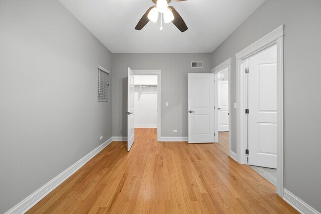 Building Photo - 738 N Avers Ave