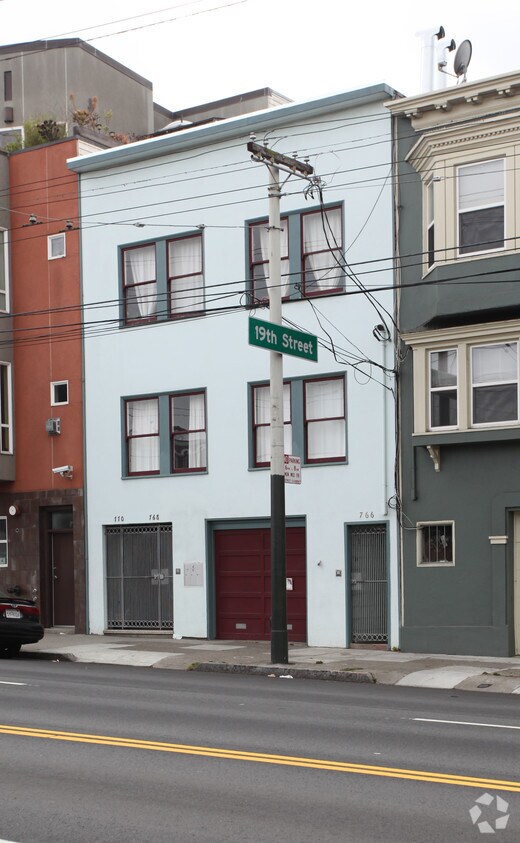 Building Photo - 766-770 S Van Ness Ave
