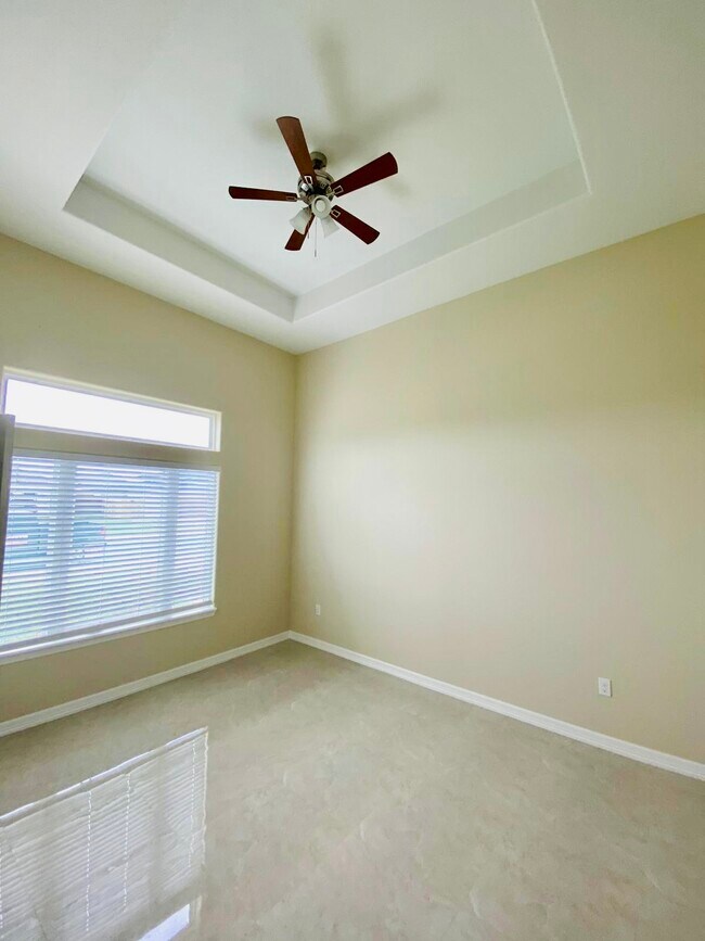 Foto del edificio - 5443 Barbwire Ln