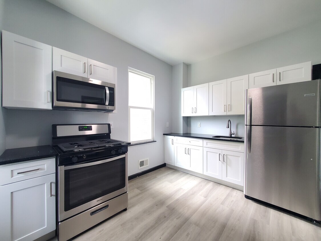 Foto principal - 82 Orient Ave
