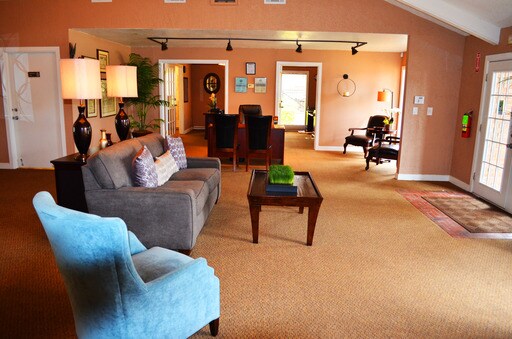 Foto principal - 1323 E 61st St