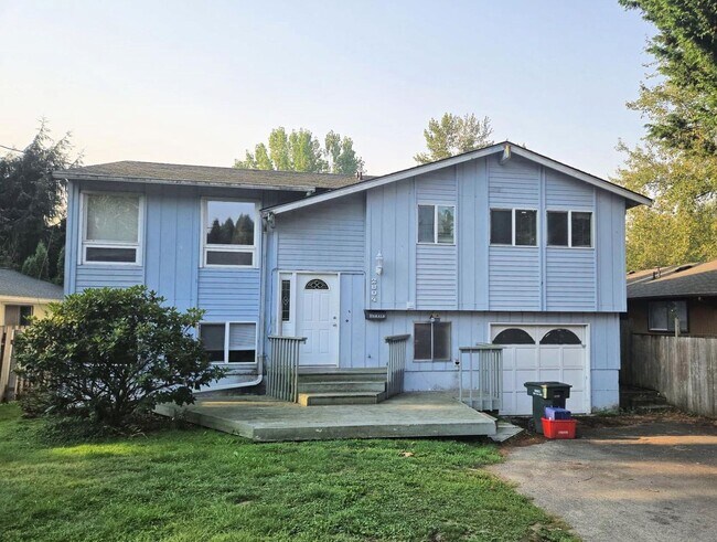 Foto del edificio - PRELEASING NOW: Large 6 bed/2 bath home!