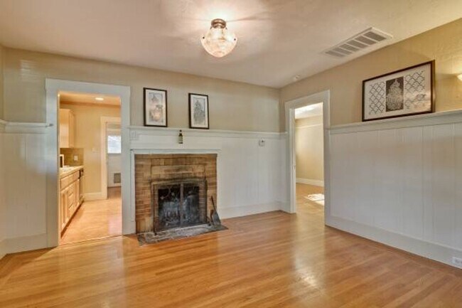 Foto del edificio - 2 Bed, 2 Bath Craftsman Style Home by Down...