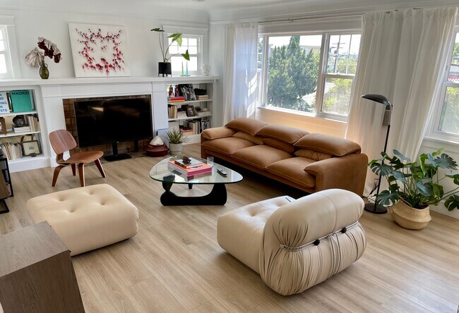 Building Photo - 912 Sanborn Ave