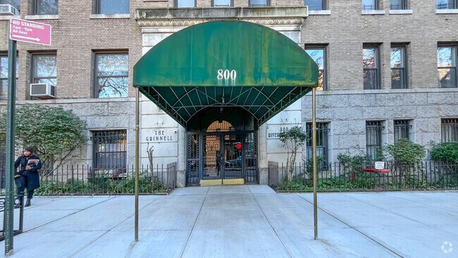 ENTRANCE PHOTO - The Grinnell at 100
