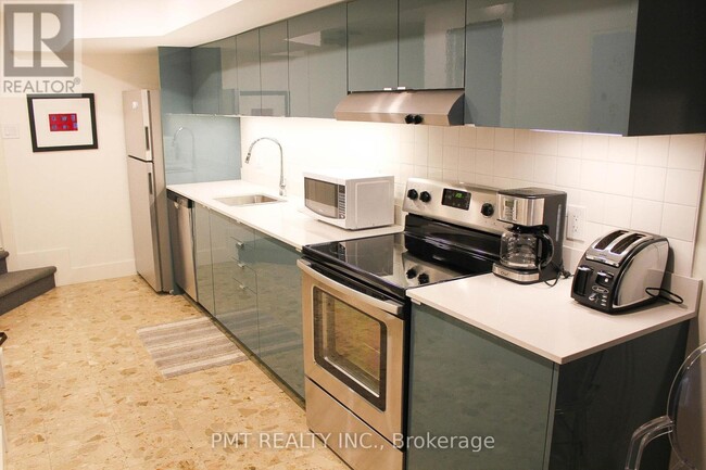 Building Photo - 445 Ontario St