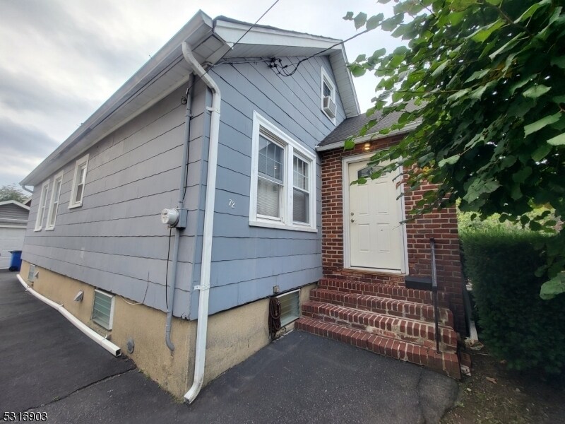 Primary Photo - 72 Birch St