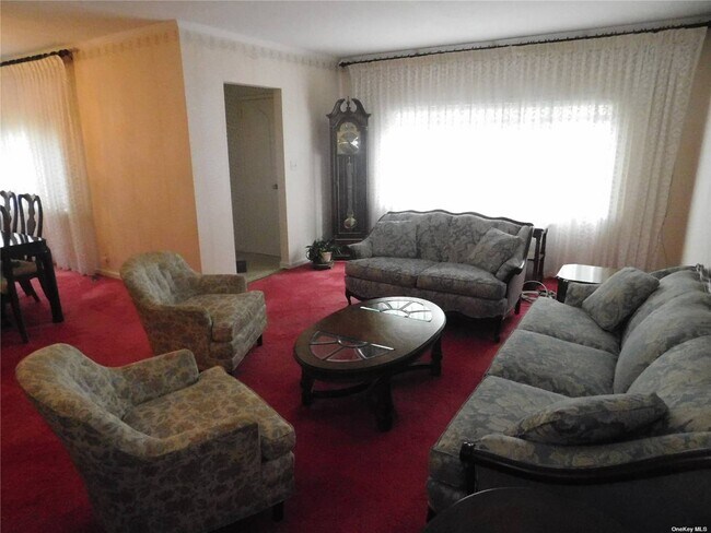 Foto del edificio - 64-52 Dieterle Crescent