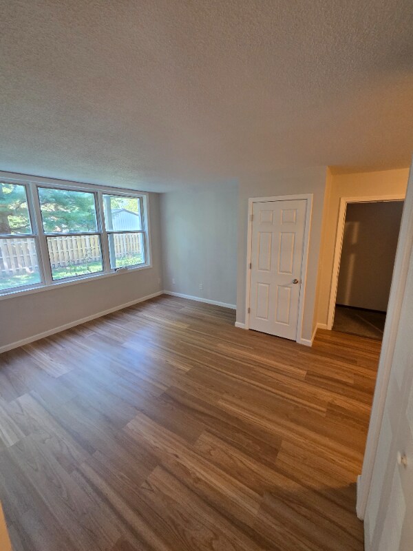 Foto del edificio - 1349 Main St