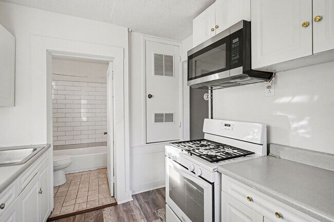Foto del edificio - 1BR/1BA Carriage House in the Heart of Midtown!