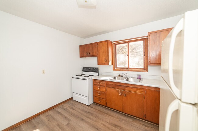 Foto del edificio - 421 Watrous Ave