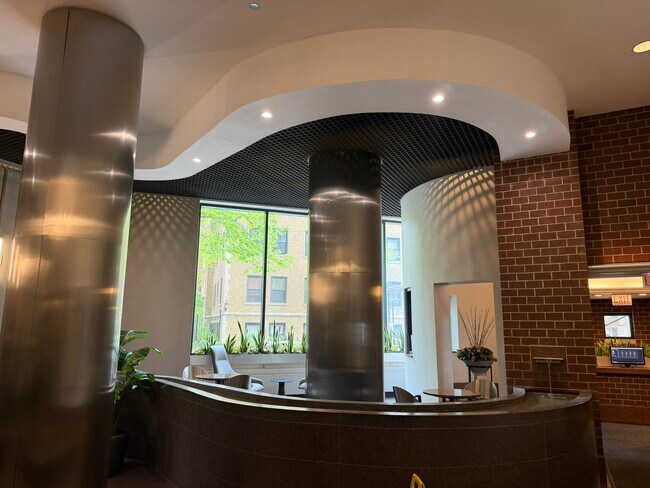 Foto del edificio - 3660 N Lake Shore Dr