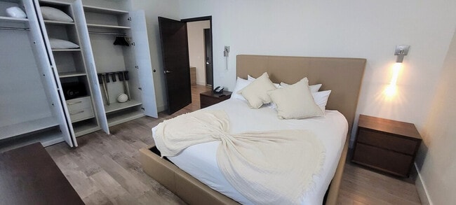 Building Photo - 350 New York St