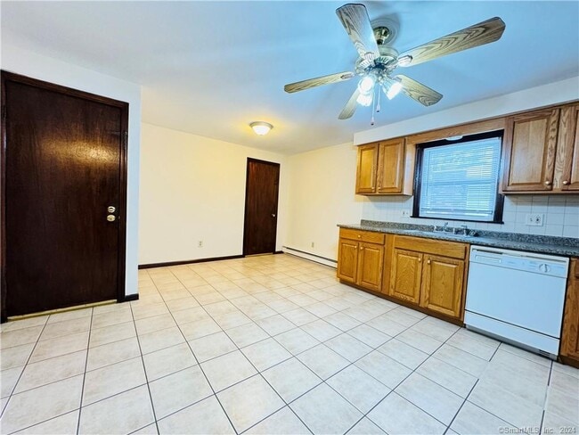 Foto del edificio - 3 Hanson Ave