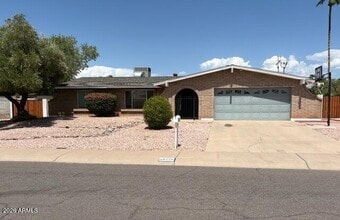 Building Photo - 5218 E Sheena Dr