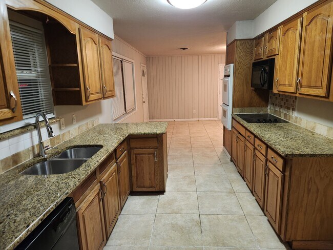 Building Photo - 5633 Tourist Dr