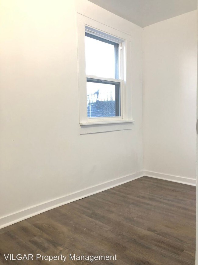 Building Photo - 809 W 11th Ave