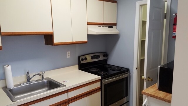 Cocina y alacena apto. #A - 150 Washington St
